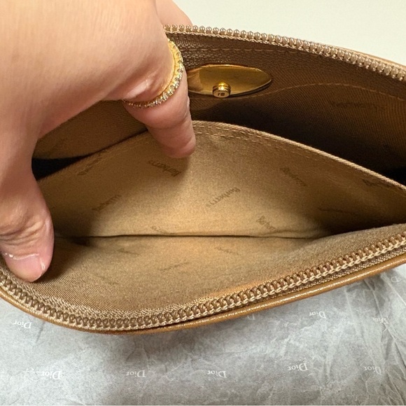 Burberrys Vintage Clutch Bag - Picture 8 of 11